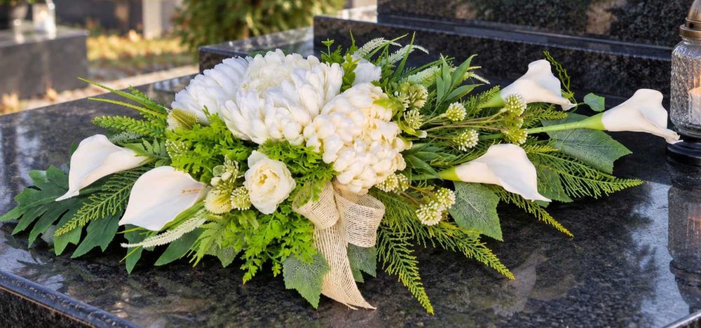 Stroik IKEBANA jasna  kompozycja kwiatowa na grób Z220