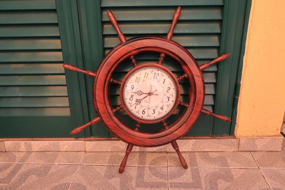 Relógio em Forma de Leme