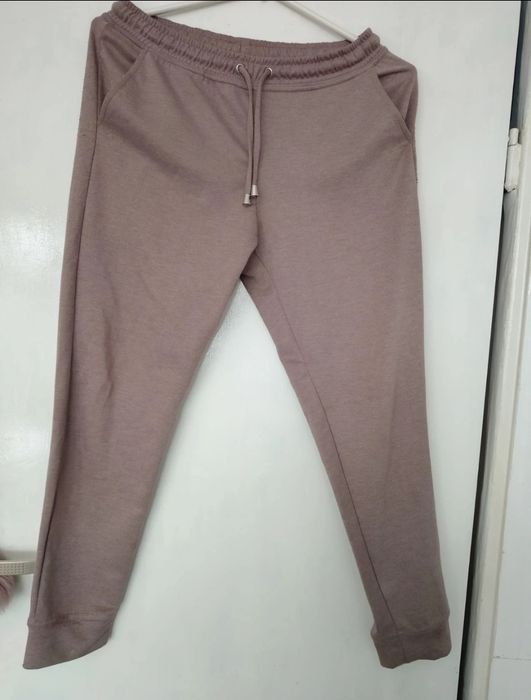 Nowe Beżowe spodnie na gumce Pepco M