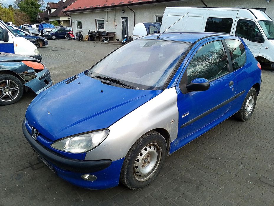 Peugeot 206 I Przed Lift (98-03r.) 1.1B 59KM. Silnik HFX (TU1JP),  HFZ (TU1JP),  10FP6R4102832 Skrzynia 20CP08,  20CP80,  20CF08,  20CFK8,  20CF08,  CP14X60,  CT19X17,  2222S6,  2223HX lakier EGJB.Cały na części. GWARANCJA !!! Przód Tył Zestaw Komplet Drz