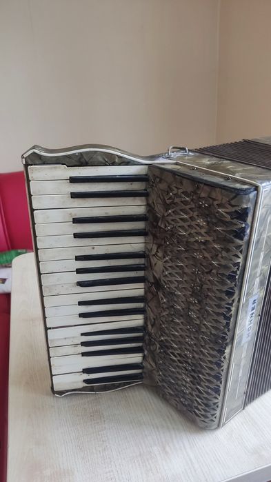 Вінтажний акордеон HOHNER Verdi
