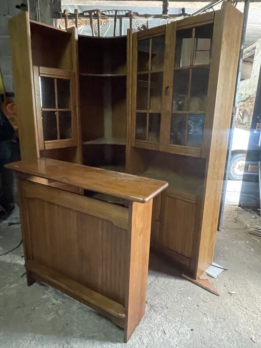 Bar de sala em bom estado