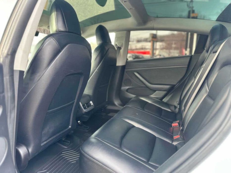 Tesla Model 3 Long Range      2022