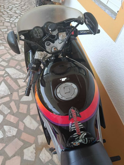 Yamaha FZR 600R