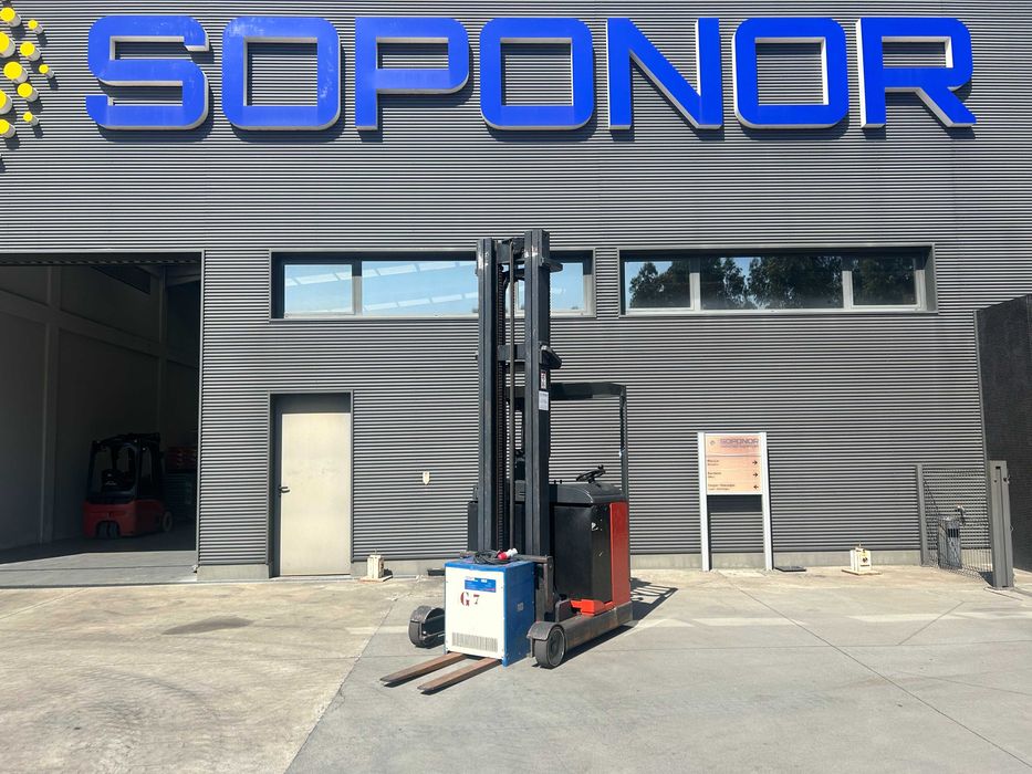 Empilhador Retrátil Linde R14