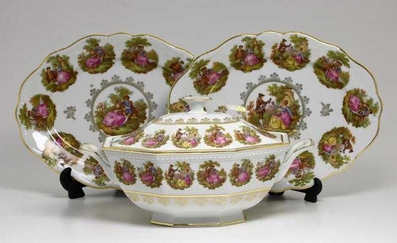 Terrina com tampa e duas travessas em porcelana alemã pintada à mão