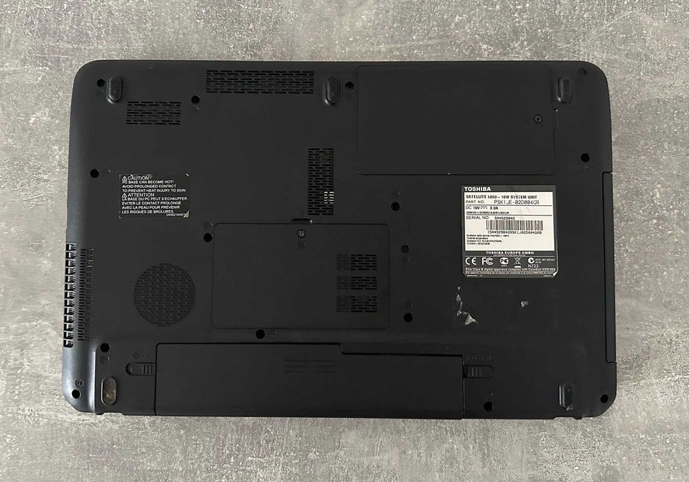 Ноутбук Toshiba (Core i5 / 4 ГБ DDR3 / 128 ГБ SSD / Radeon HD × 1 ГБ)