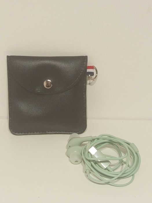 EARDECO Czarne mini etui plus słuchawki douszne