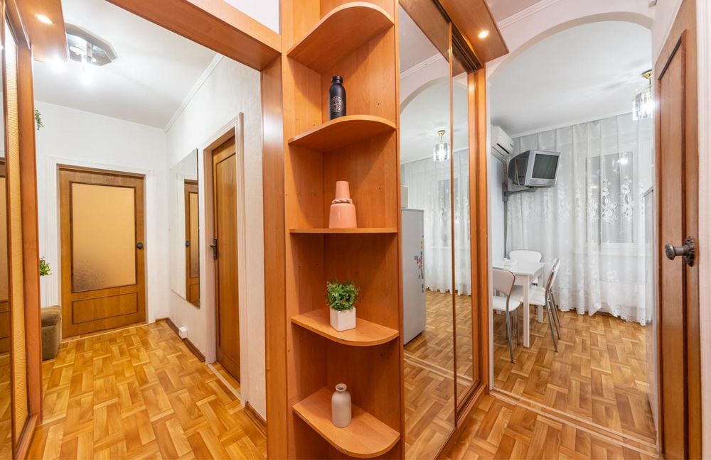 Подобово.Двукімнатна на 6 осіб.Позняки-10хв,Харьківська,Ахматової, 19