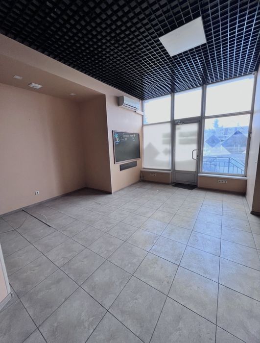 Оренда 48кв. м. Вигідне і унікальне місце.