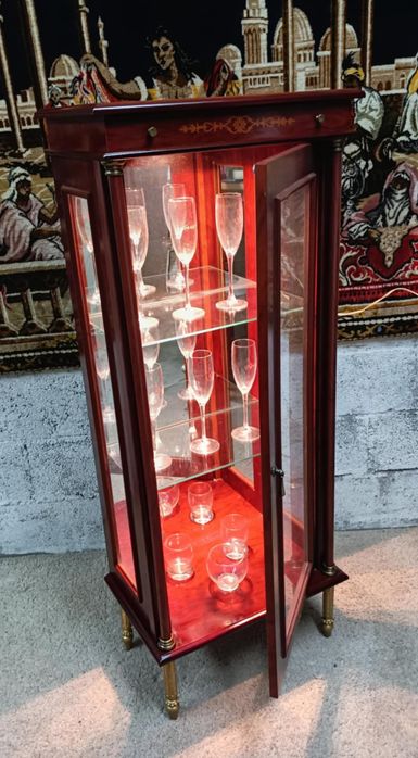 Móvel expositor espelhado/ Vitrine de época com duas prateleiras