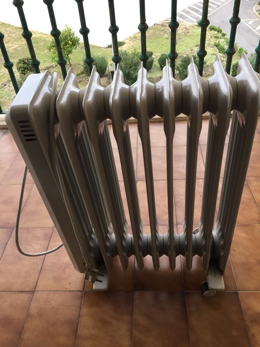Radiador a óleo Maquel com 8 elementos.