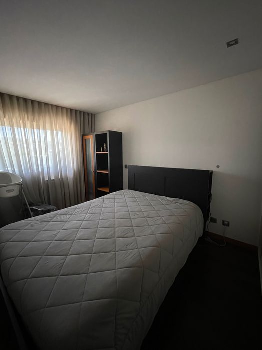 Cama IKEA com cabeceira + estrado + colchão