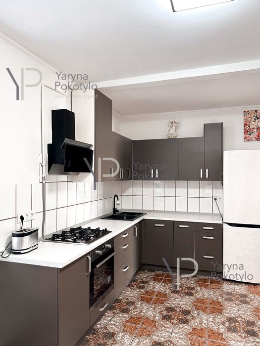 Продаж будинку по вул. Сулими