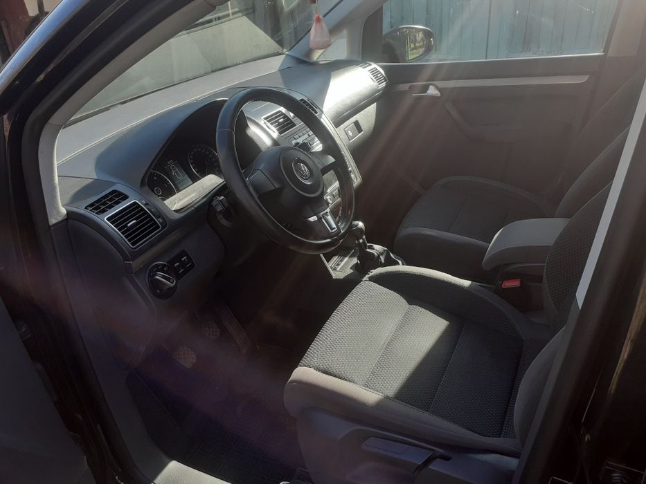 Volkswagen.ТОУРАН 2010г.1.6диз.