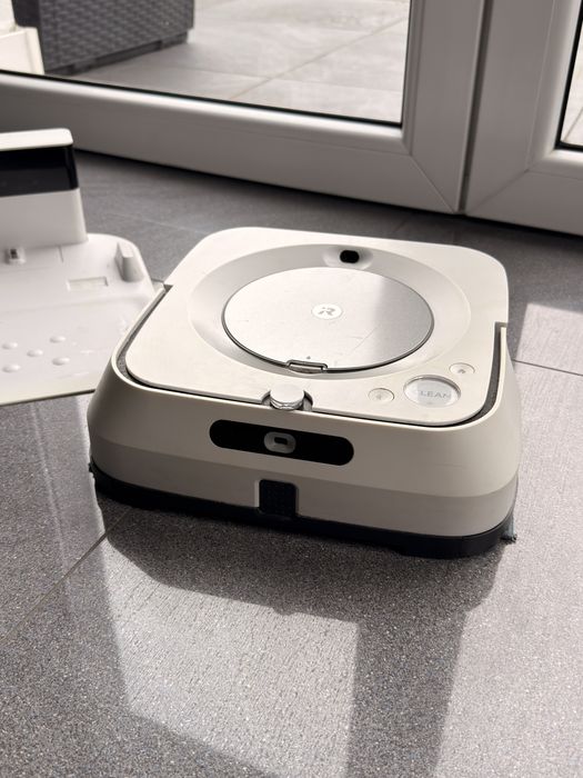 IRobot Bravia Jet robot myjący podlogi ze stacją ładowania komplet