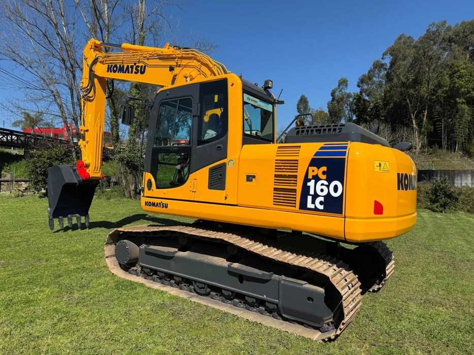 Escavadora Komatsu PC 160 LC-8