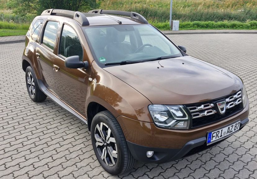 Dacia Duster 2014  Газ-Бензин 1.6 16V 2WD