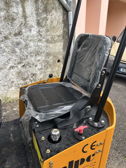 Mini Giratória / Escavadora 1000kg /0H OFERTA Pinça e Engate Rápido