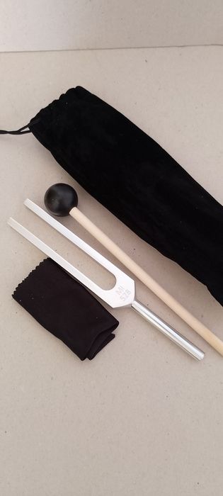 Kamerton 528 z zestawem akcesoriow