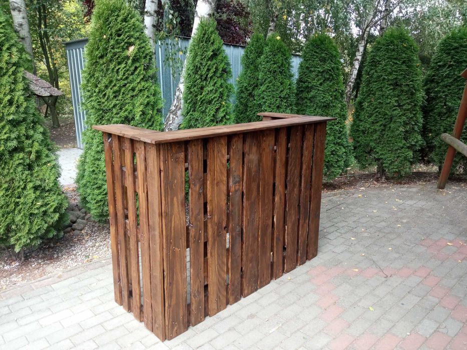 Drewniany bar z palet