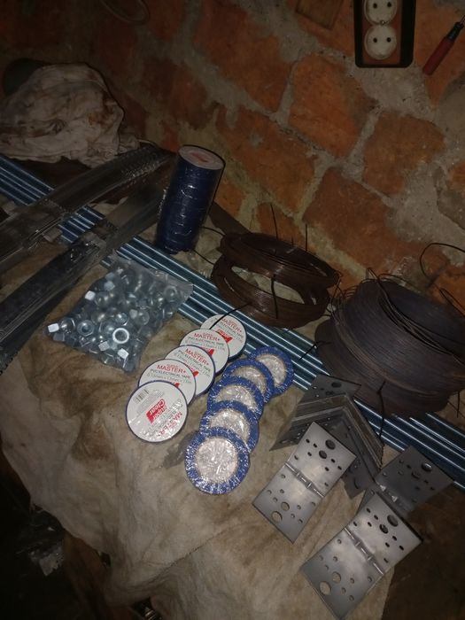 Шурупи, саморези, везальна проволка,