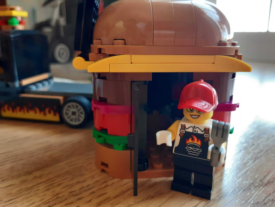 LEGO City 60404 - Camião de Hambúrgueres