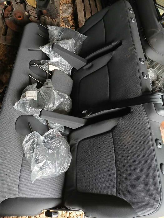 Ławka fotel kanapa III rząd Renault Trafic II/III Opel Vivaro Talento