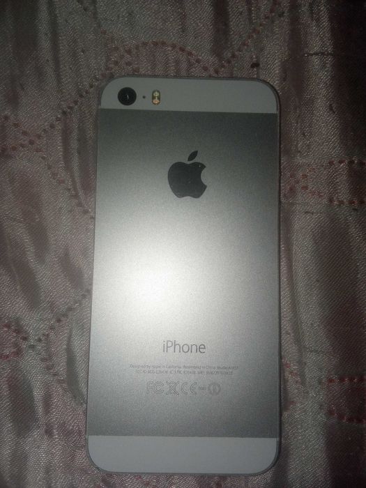 iPhone 5 на запчастини, тріснутий екран
