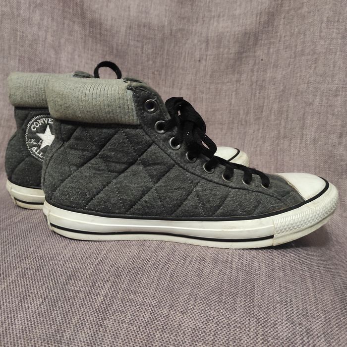 Wysokie szare trampki