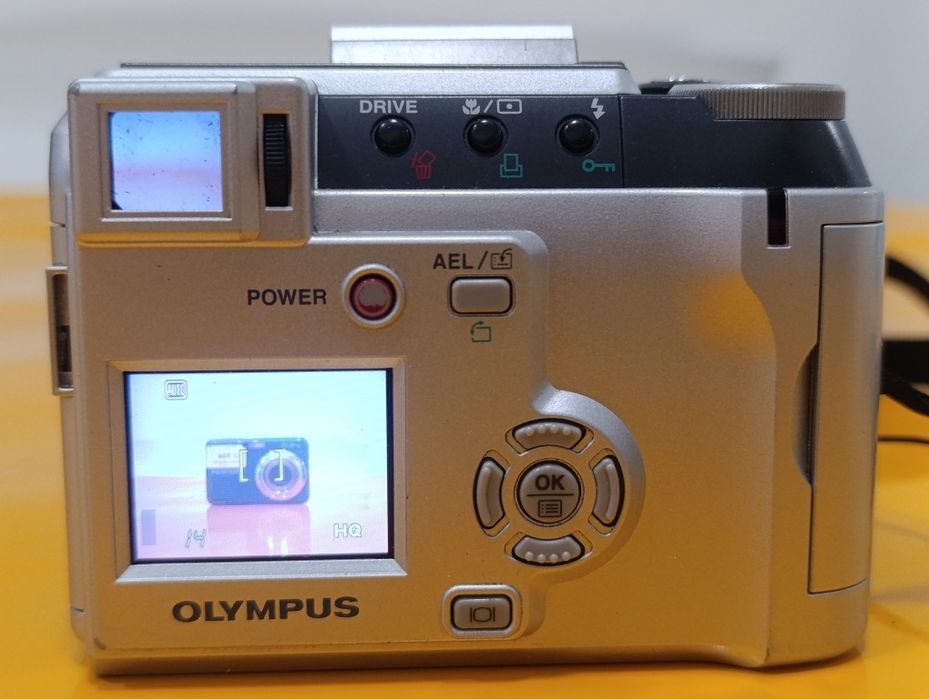 Aparat cyfrowy kompaktowy Olympus C-700, na baterie AA, retro 100% OK