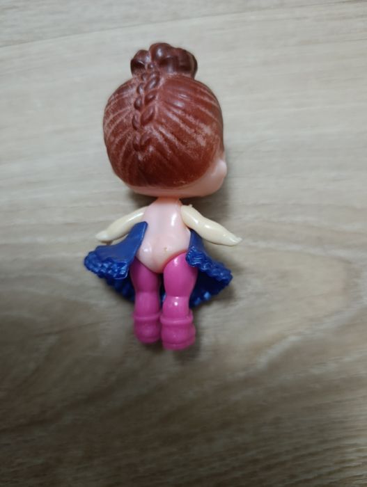 Laleczki imitowanie lalkami lol