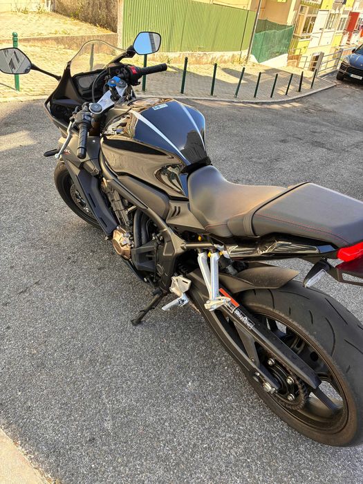 Mota CBR 650 R - 2022. Venda a particulares.