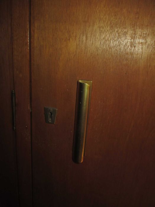 Roupeiro de 4 Portas em Madeira Design Clássico Muita Arrumação