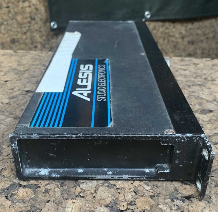 Módulo para bateria eletrónica - Alesis D4