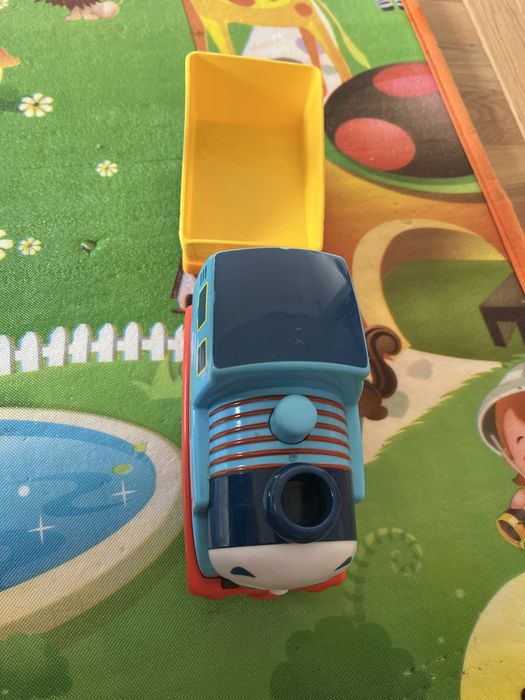 Plastikowa ciufcia  z przyczepka naciskasz guzik ciuu ciuu