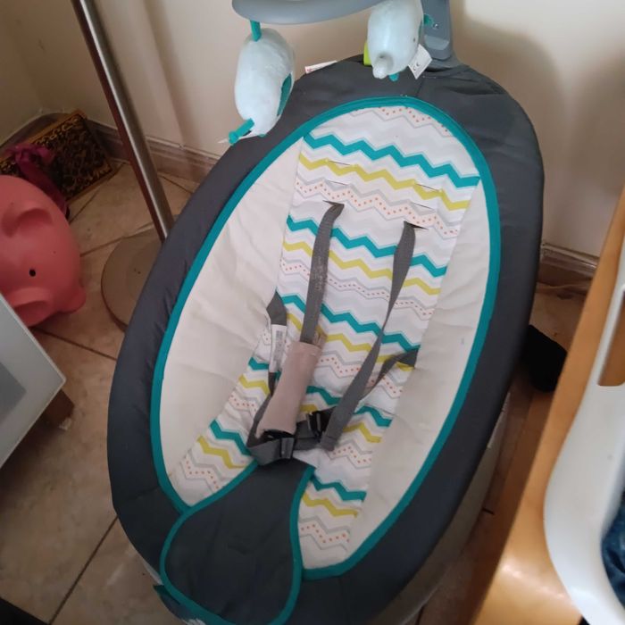 Vendo carro e baloiço esta usado mas funcional