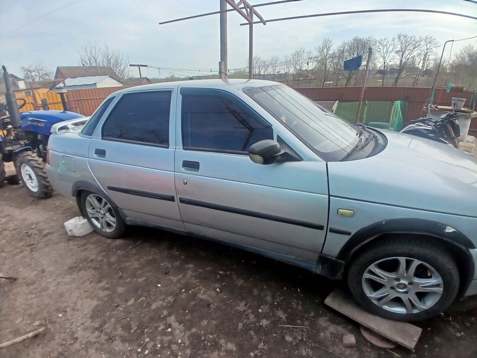Продам автомобіль є невеликий нюанси по бамперах