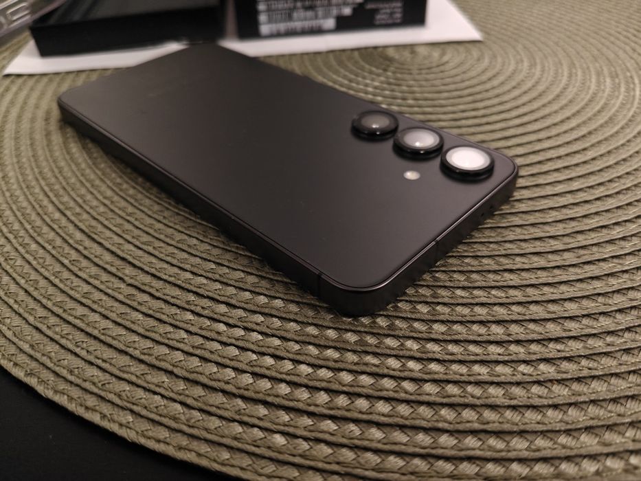 Samsung s24 8/256 - roczny