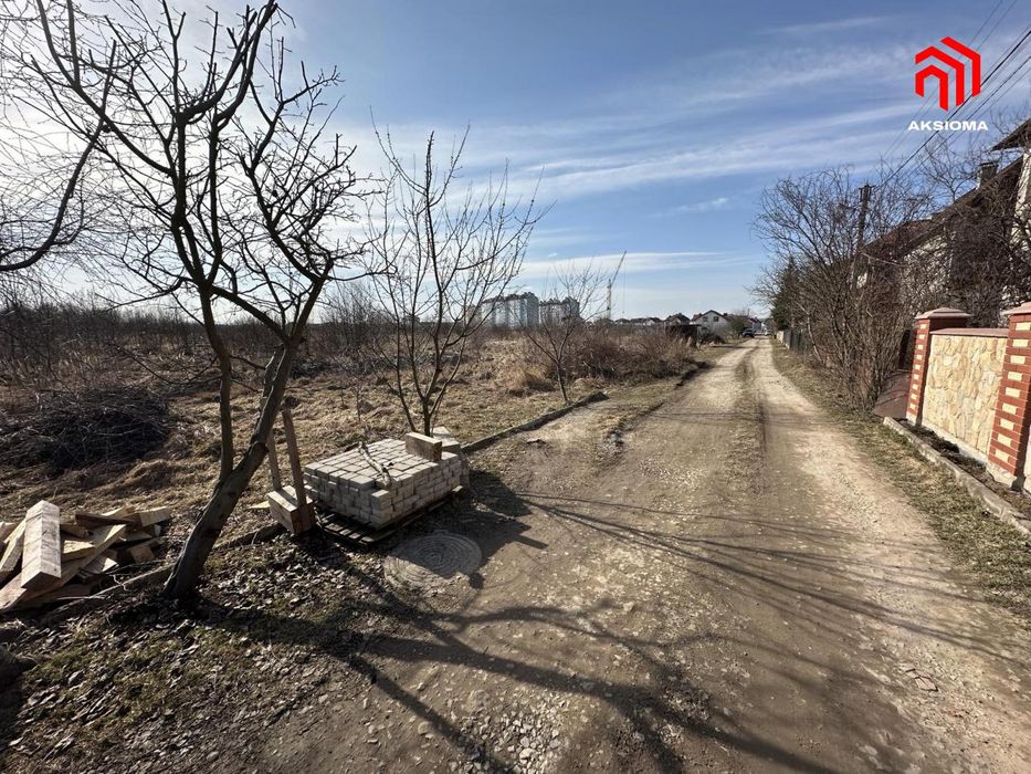 Продам широку ділянку 21 сот у Крихівцях під будівництво