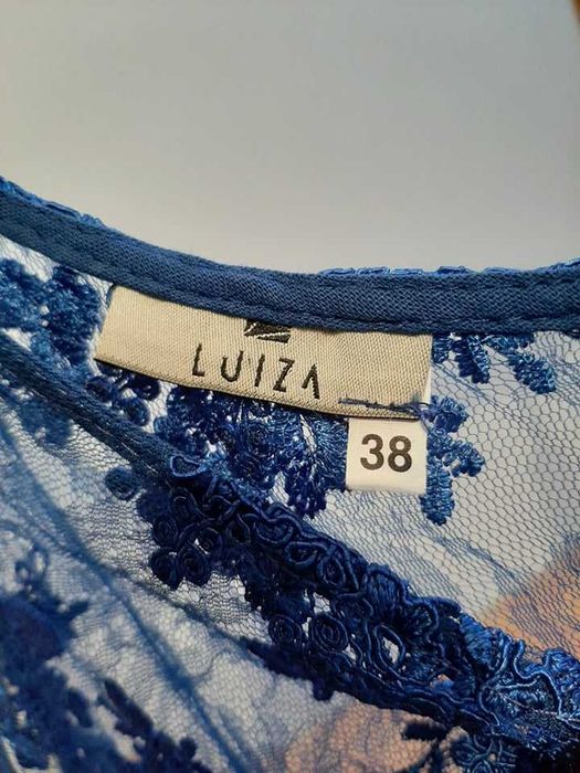 Chabrowa sukienka z koronką