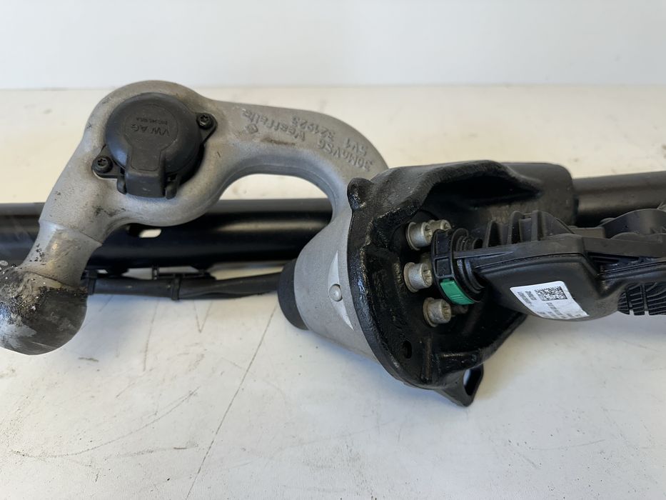 Hak holowniczy  Volkswagen T7  7T0.803.881 C .
