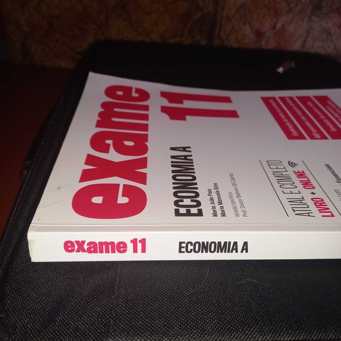 livro Economia 11 ano EXAMES preparação da Leya