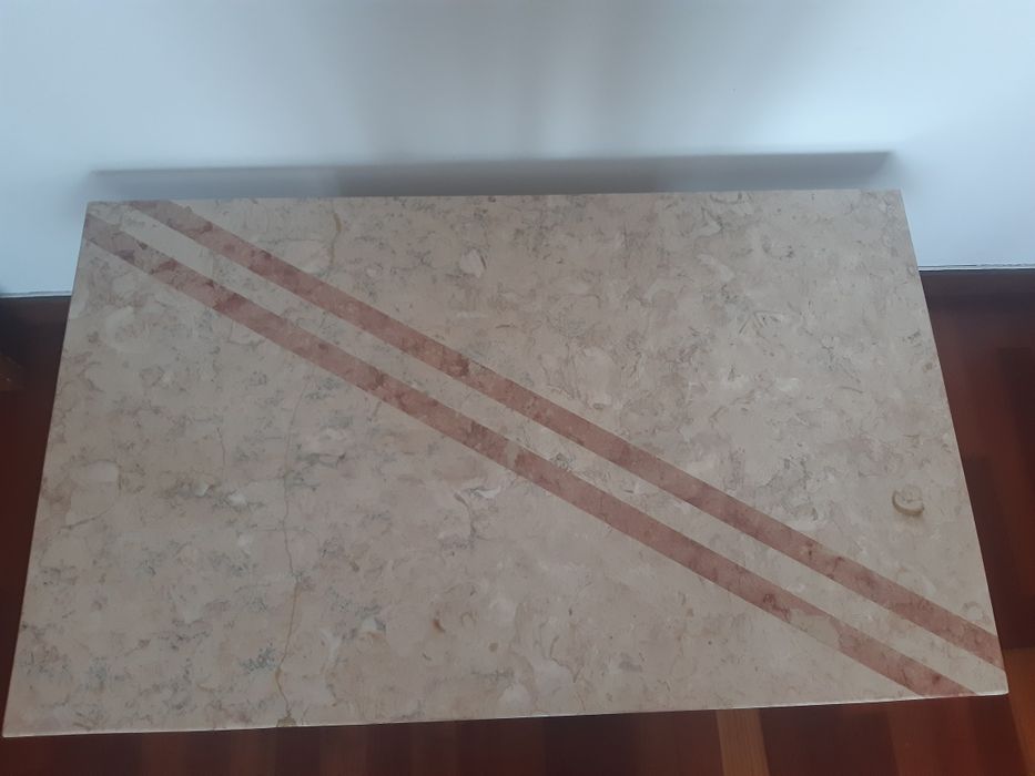 Mesa de centro em mármore