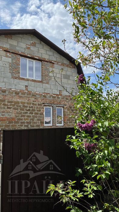 Приватний будинок на Роменській для втілення Ваших дизайнерських мрій