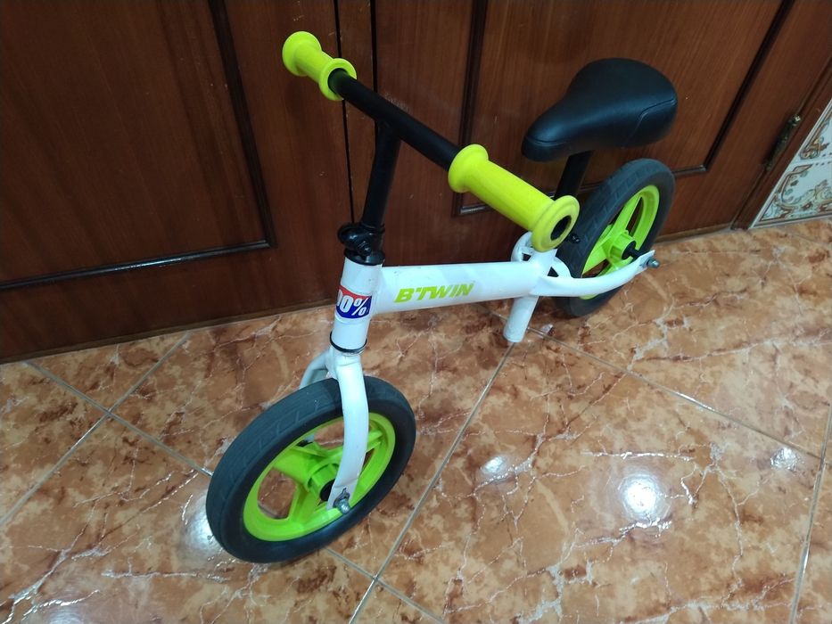 Bicicleta para criança versículo trotinete carro casa quarto apartamento vivenda escritório gabinete cozinha.