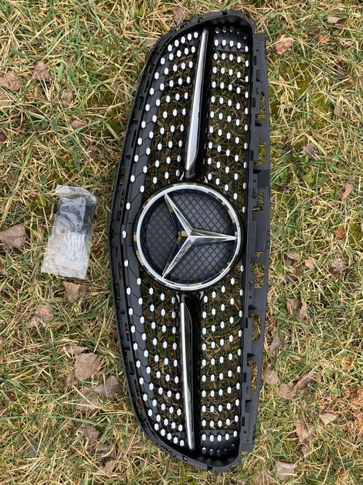 Решетка радиатора Диамантовая(Black)с камерой mercedesE W212 13-16год.