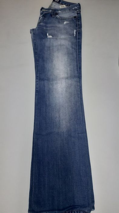 Calças Ganga Salsa semi novas tamanho 32/34 corte a direito/boca sino