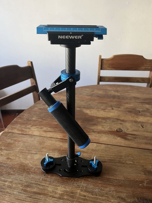 Estabilizador de mão Neewer em fibra de carbono