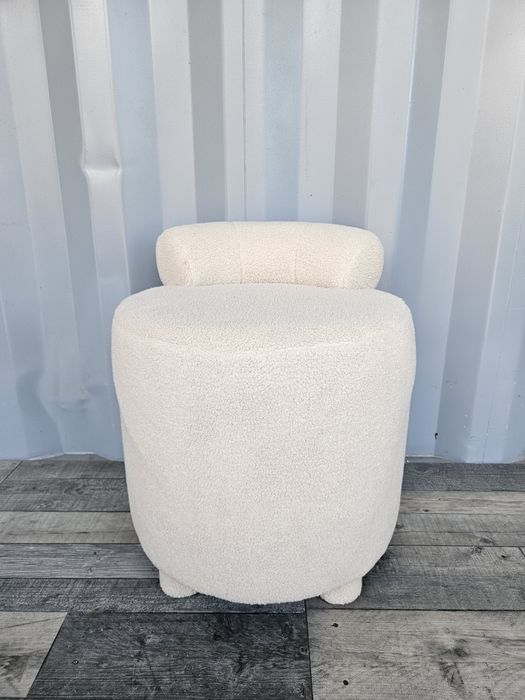 Pufa bucle z niskim oparciem